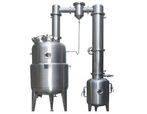 <b>主要用途： 主要適用于制藥、食品、化工等工業(yè)部門(mén)對液料的濃縮。并且亦能回收酒精和簡(jiǎn)單的回流提取。 結構： 本設備主要包括濃縮罐、第一冷凝器、汽液分離器、第二冷凝器、冷</b>